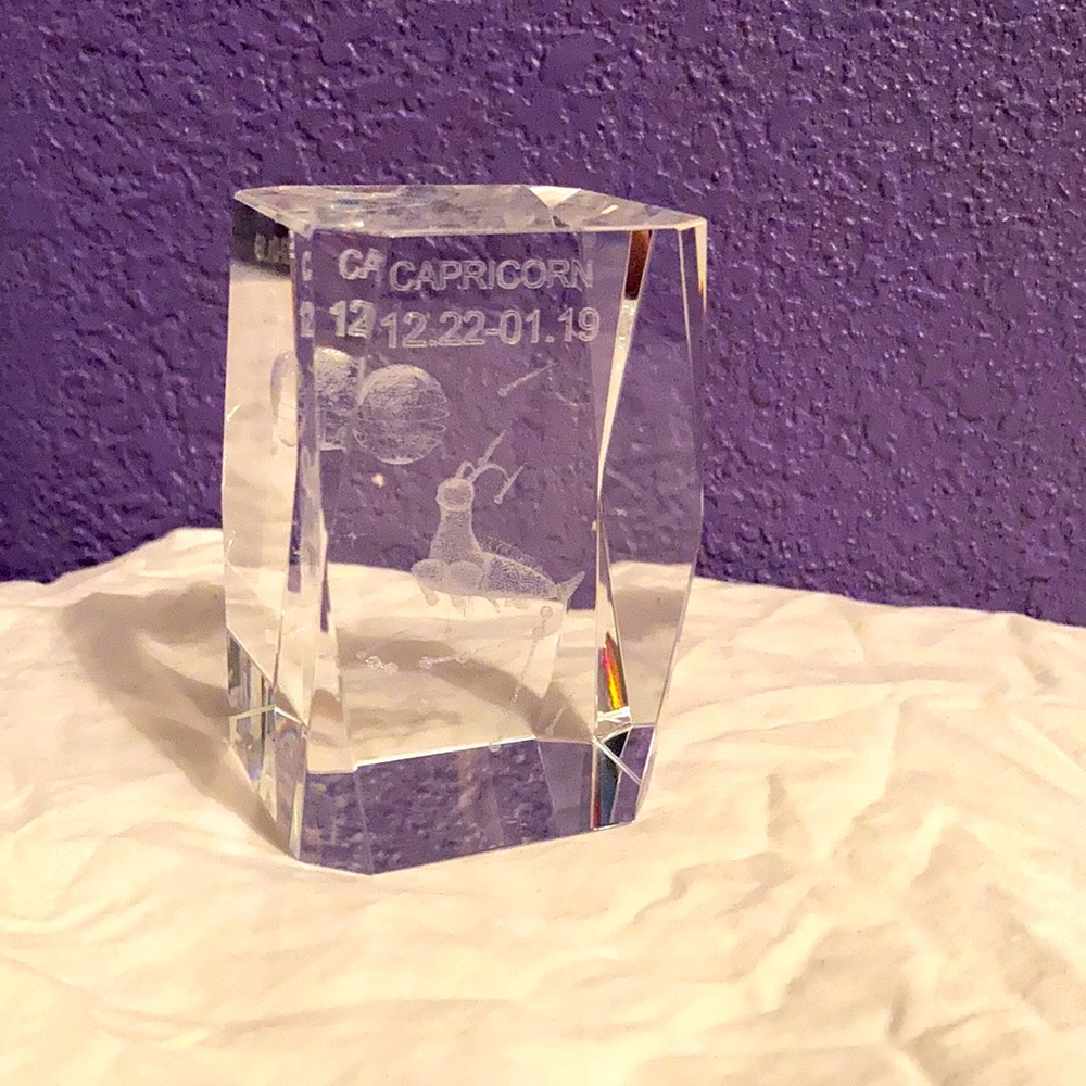 Paperweight Glass Capricorn 12/22-1/19 Zodiac new